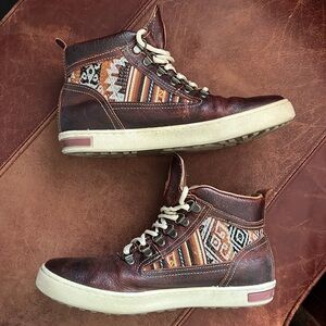 Inkkas handmade leather boots. Unisex. Men’s 7/Women’s 9.